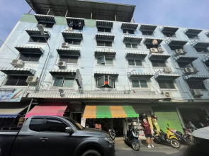 OYO 75494 President Apartment