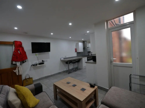 Enticing Holiday Home in Coventry With Garden