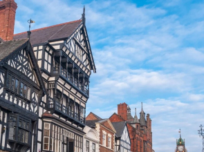 The Gathering Chester 2 Sleeps 14 Very Close to City Centre Racecourse Within Walls