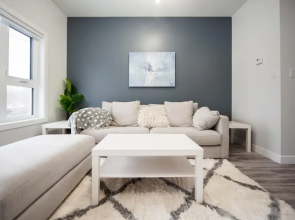 Upscale 2 Bedroom Townhouse Near Uofm IG Field