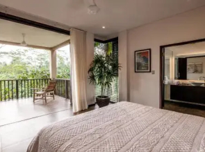 Villa Naga Putih