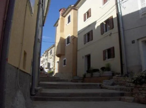 Old Town Cres Apartments