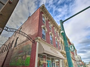 Chic Main Street Retreat < 7 Mi to KY Horse Park!