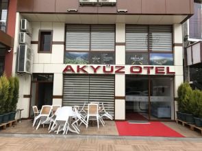 Akyuz Rooming House