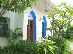 Baan Montra Beach Resort