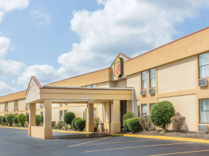 Super 8 by Wyndham Knoxville Downtown Area