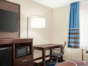 Super 8 by Wyndham Lenexa Overland Park/Mall Area