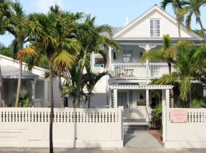 Lighthouse Hotel - Key West Historic Inns