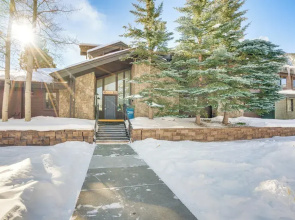 Steps to Main Street: Mtn-view Frisco Condo