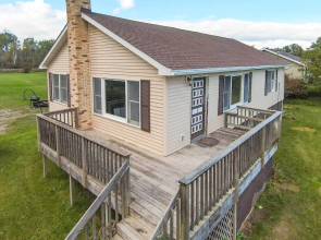 Cozy Tawas City Home w/ Views of Lake Huron!