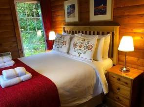 Pucks Glen Lodges
