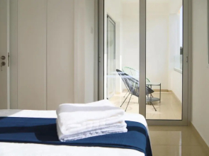 Phaedrus Living: Central Luxury Flat Esperidon 201