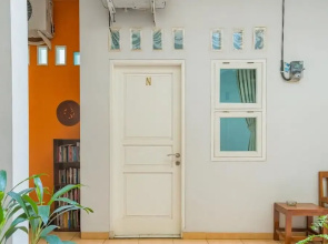 Guest House Kost and Kantin by RedDoorz