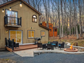 Stylish Renovated Home Open Layout, Coffee Bar + Near Hiking & Waterfalls