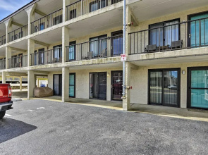 Coastal Condo w/ Pool, 1 Block to Wildwood Beach!