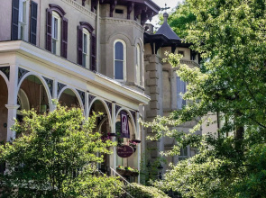 McMillan Inn Bed and Breakfast