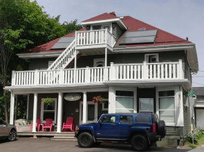 Colonial Charm Inn