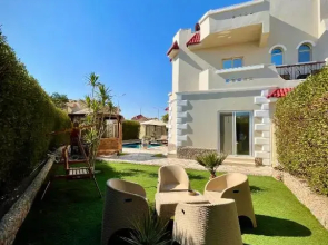 Ground Floor Apartment In Villa With Private Pool And Private Garden