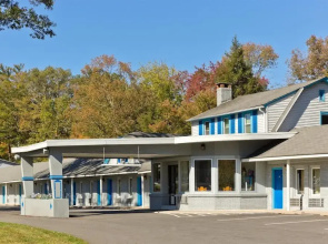 Knights Inn Poconos/Bartonsville