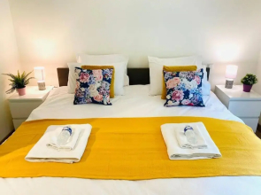 3 bedrooms in Center w Terrace&Parking
