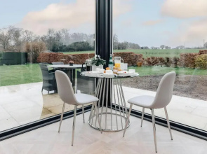 Wisteria House - Sleeps 11