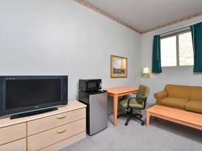 Econo Lodge Inn & Suites Jackpot near Casino