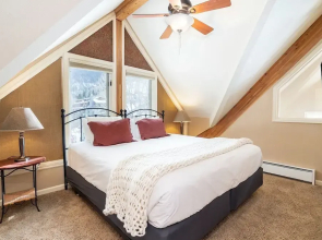Huge Riverfront Deck + Walk Everywhere Viking Lodge 100a 3 Bedroom Condo by RedAwning