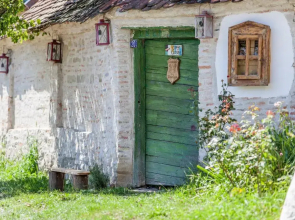 Dominic Boutique, Little Barn , Cloasterf