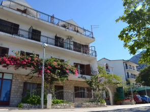 Apartment Jozo - 150 m from pebble beach: A3 Gradac, Riviera Makarska