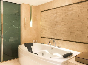 Le Meridien Dubai Hotel & Conference Centre