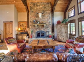 Huckleberry Hideaway by Big Sky VR