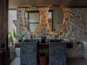 Ubud Mas Glamping Luxury Tent