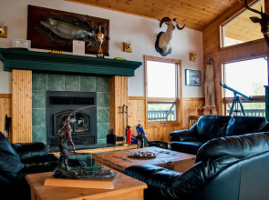 Selwyn Lake Lodge