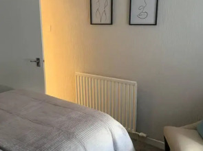 the Crescent, Large Spacious Central Flat