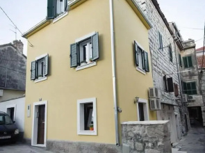 La Perla Apartments