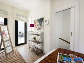 Modern Apartment with Terrace Near the Cathedral. Mateos Gago T.