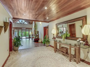 Beautiful Villa with Pool Gym and Maid