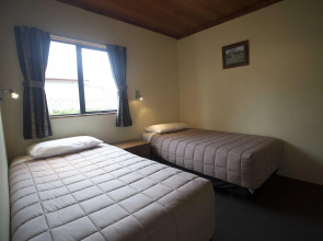 Pinewood Motels