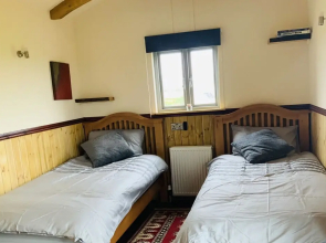 Easter Airfields off Grid Shepherds hut