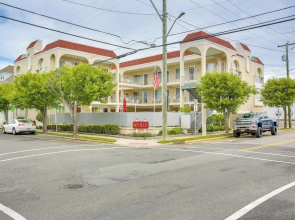 Quaint Wildwood Condo ~ Walk to Beach!