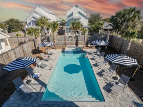 Lyle by Avantstay Chic Beach House w/ Pool & Hot Tub Walking Distance to Ocean