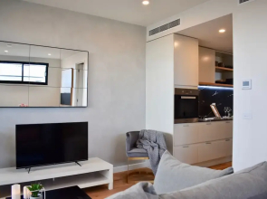 Modern and Elegant Apartment Near The Beach