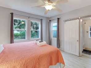New Listing! Boogie Down & Surfs Up: 2-unit 4 Bedroom Duplex