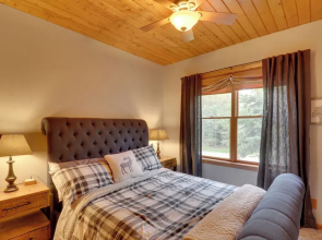 Enchanting Glacier Park Getaway by Flathead Lake!