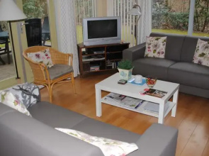 Forest Bungalow Karekiet
