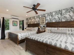 Bond House 4 Bedroom Home by RedAwning