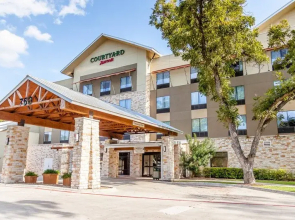 Courtyard New Braunfels River Village