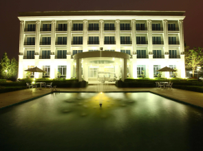 La Vie En Rose Hotel