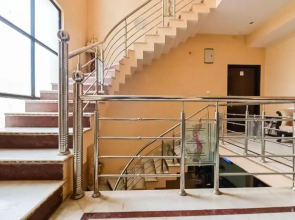 Lucky Guest House by OYO Rooms
