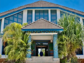 Beach comber hotel and aprtments